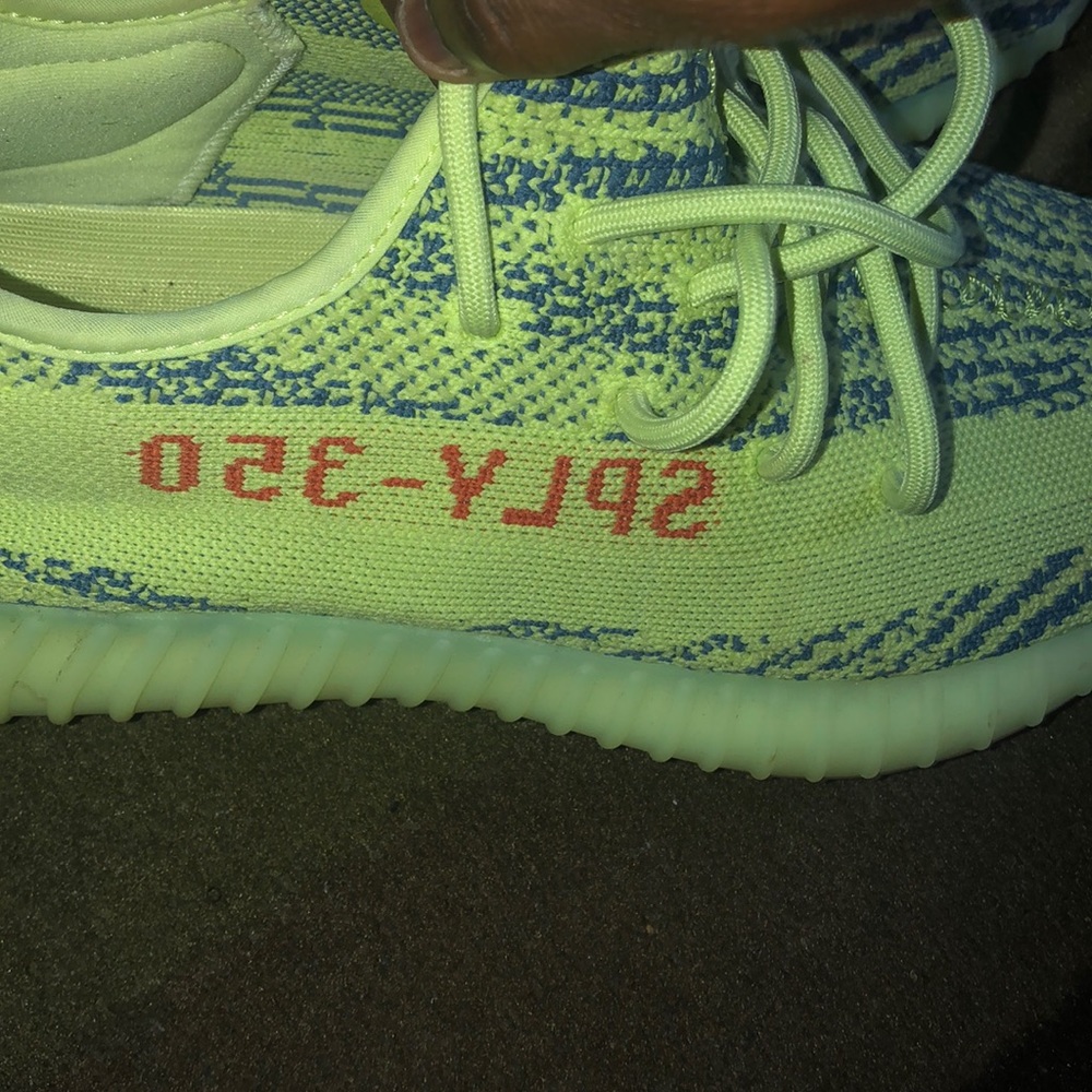 Yezzys - Picture 3 of 4